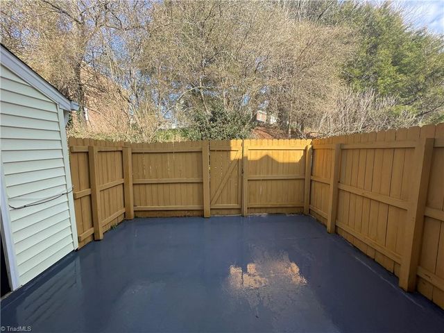 320 Oak Arbor Lane, Winston-salem, NC 27104