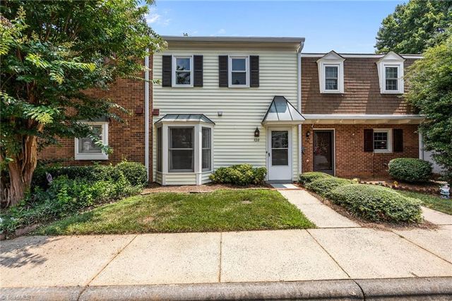 320 Oak Arbor Lane, Winston-salem, NC 27104