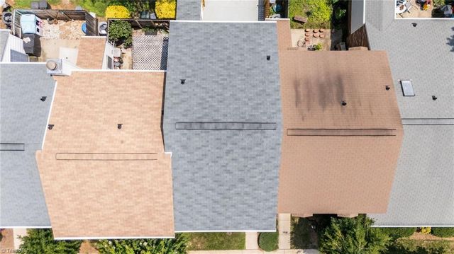 320 Oak Arbor Lane, Winston-salem, NC 27104