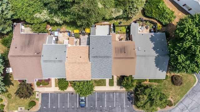 320 Oak Arbor Lane, Winston-salem, NC 27104