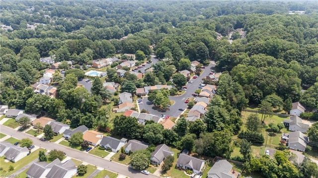 320 Oak Arbor Lane, Winston-salem, NC 27104