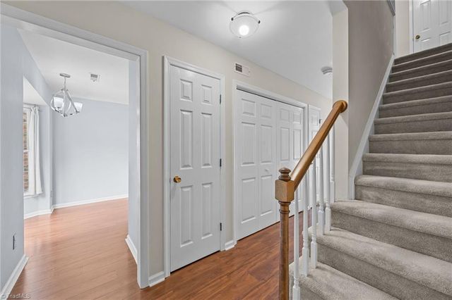 320 Oak Arbor Lane, Winston-salem, NC 27104