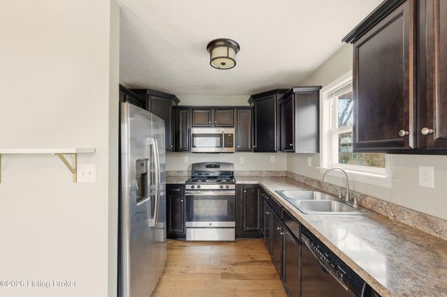 812 Goullon Ct, Louisville, KY 40204