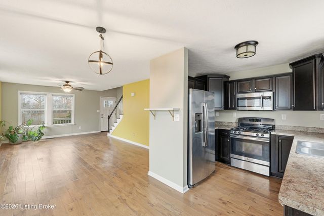 812 Goullon Ct, Louisville, KY 40204