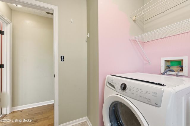 812 Goullon Ct, Louisville, KY 40204