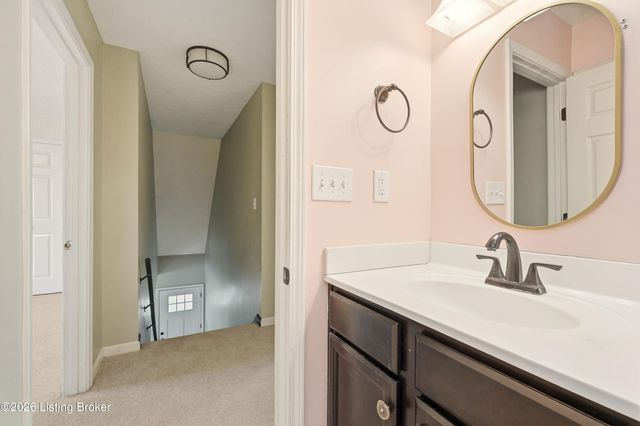 812 Goullon Ct, Louisville, KY 40204