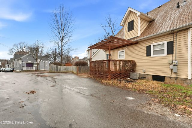 812 Goullon Ct, Louisville, KY 40204