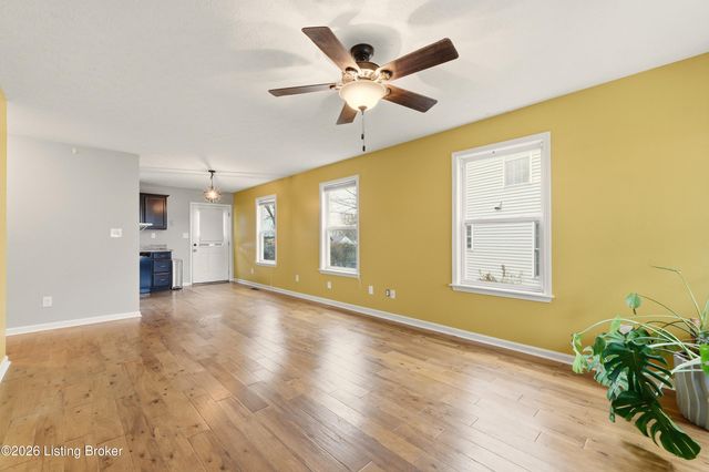 812 Goullon Ct, Louisville, KY 40204