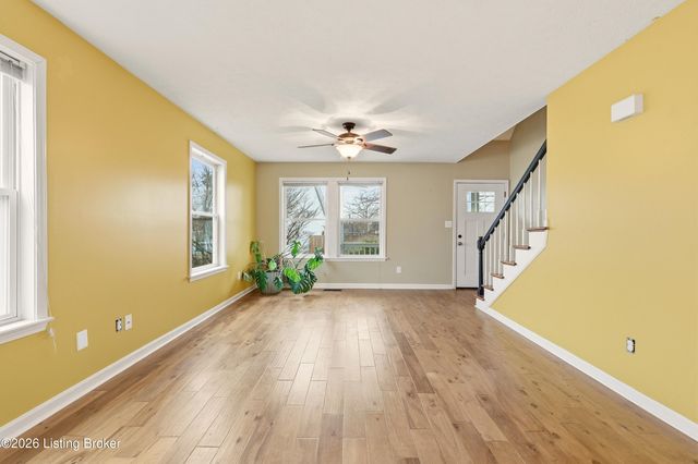 812 Goullon Ct, Louisville, KY 40204