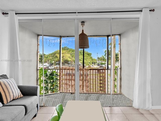 1780 NE 191st St 205-2, Miami, FL 33179