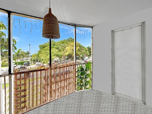 1780 NE 191st St 205-2, Miami, FL 33179