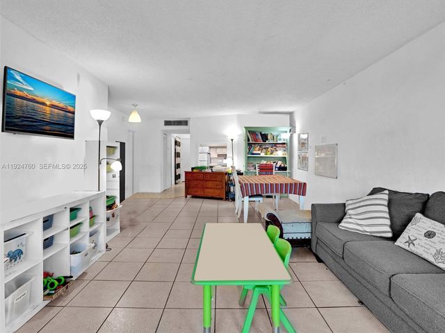 1780 NE 191st St 205-2, Miami, FL 33179