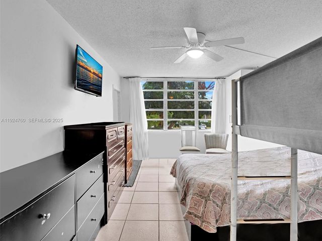 1780 NE 191st St 205-2, Miami, FL 33179