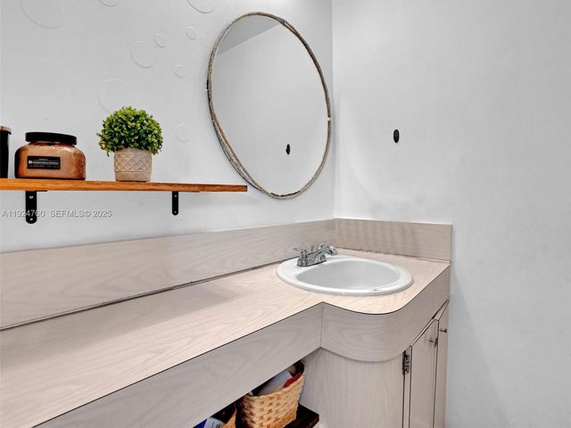 1780 NE 191st St 205-2, Miami, FL 33179