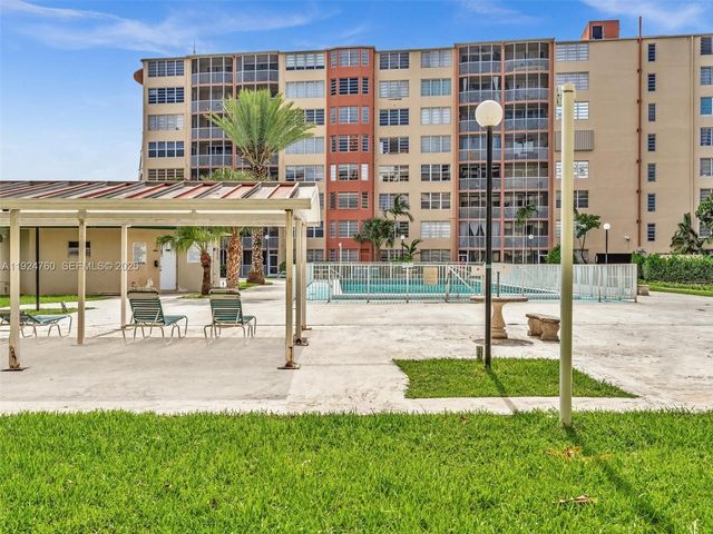 1780 NE 191st St 205-2, Miami, FL 33179