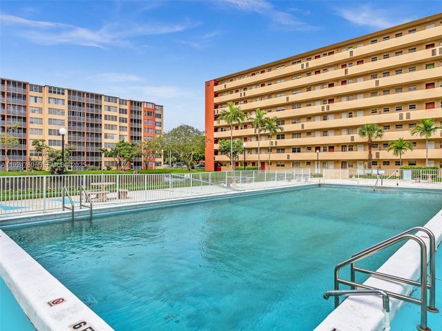 1780 NE 191st St 205-2, Miami, FL 33179