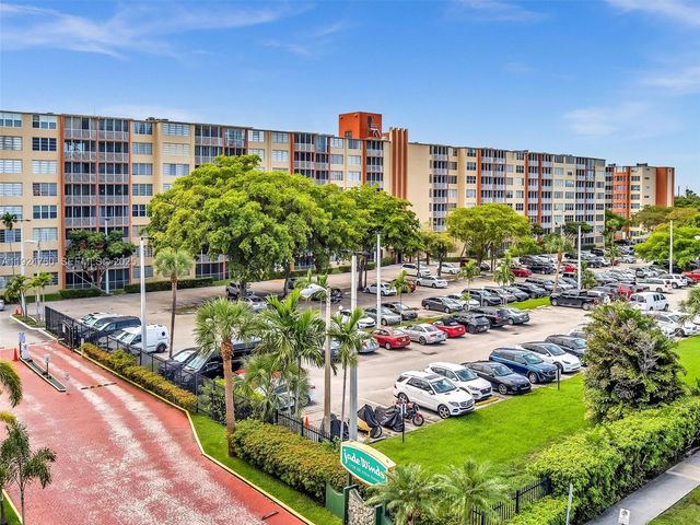 1780 NE 191st St 205-2, Miami, FL 33179