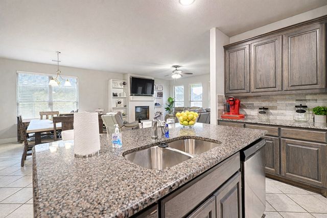 117 Finlee Lane, Red Oak, TX 75154