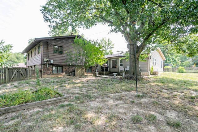 3808 FAUROT DR, Columbia, MO 65203