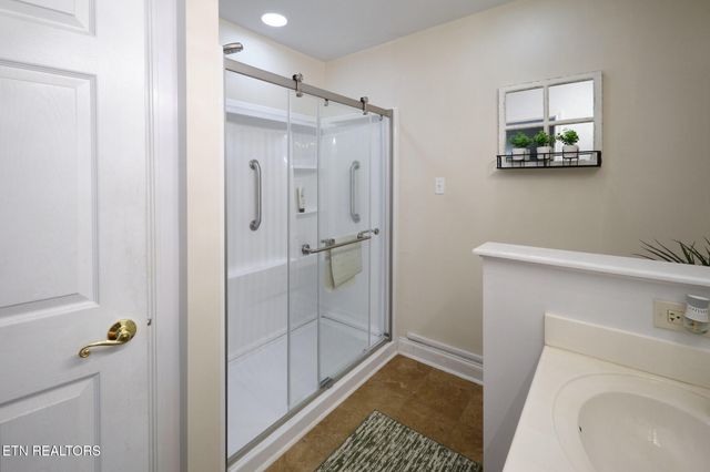 7810 Galaxy Way, Powell, TN 37849