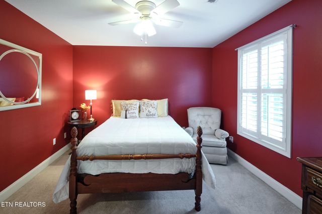 7810 Galaxy Way, Powell, TN 37849