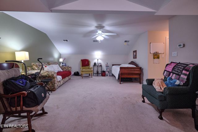 7810 Galaxy Way, Powell, TN 37849