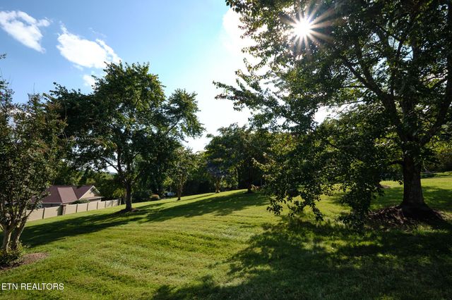 7810 Galaxy Way, Powell, TN 37849