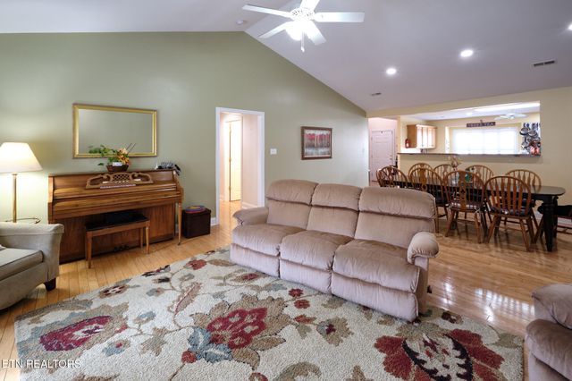 7810 Galaxy Way, Powell, TN 37849