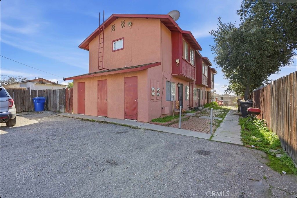 1024 Bernard Street, Bakersfield, CA 93305