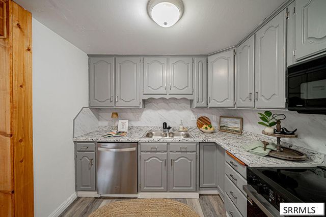 957 Meadowbrook Lane, Pocatello, ID 83201