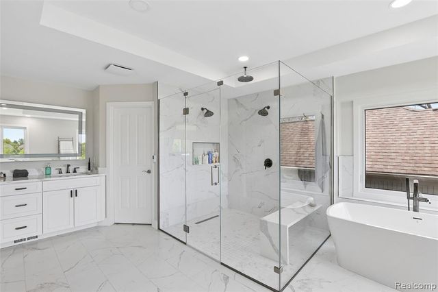 1600 Vanstone Drive, Commerce Twp, MI 48382
