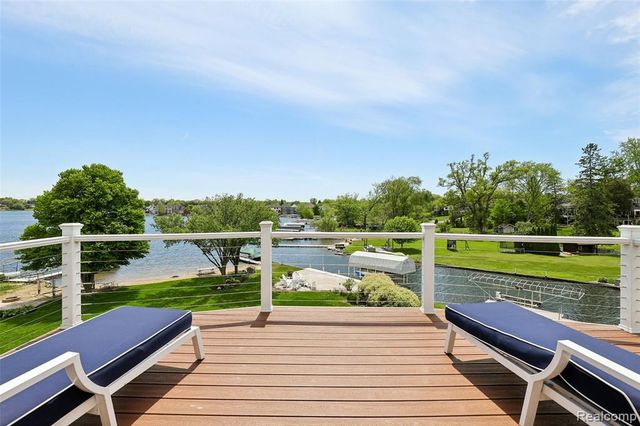 1600 Vanstone Drive, Commerce Twp, MI 48382