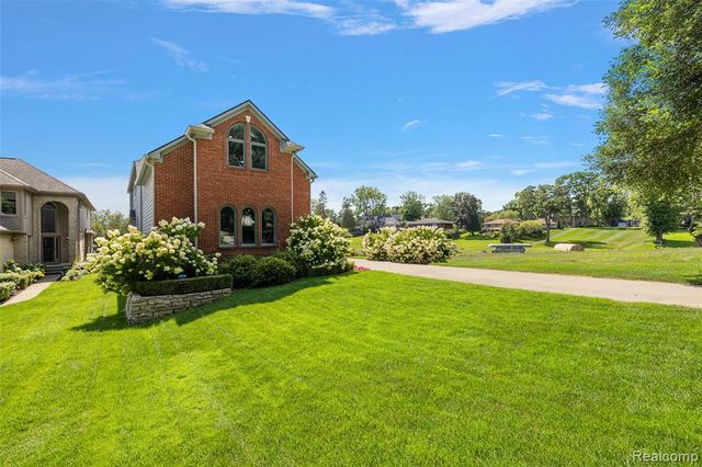 1600 Vanstone Drive, Commerce Twp, MI 48382