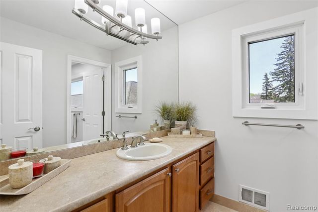 1600 Vanstone Drive, Commerce Twp, MI 48382