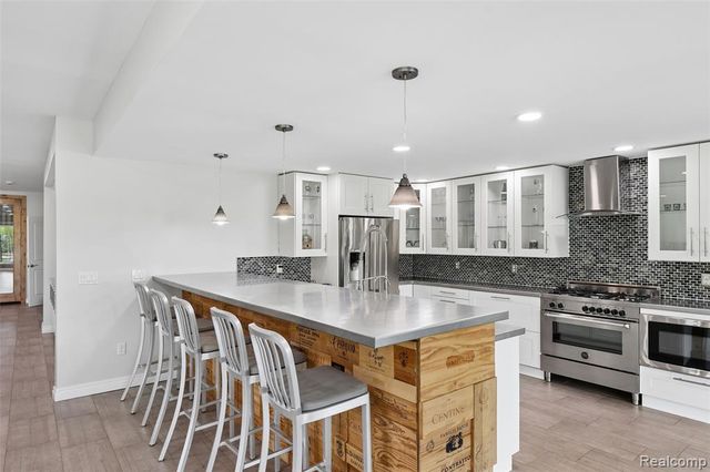 1600 Vanstone Drive, Commerce Twp, MI 48382