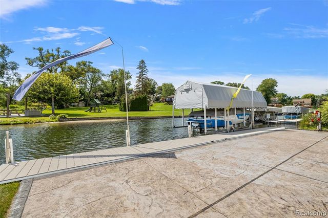 1600 Vanstone Drive, Commerce Twp, MI 48382