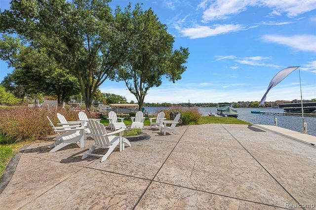 1600 Vanstone Drive, Commerce Twp, MI 48382