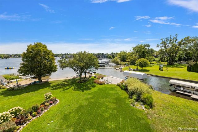 1600 Vanstone Drive, Commerce Twp, MI 48382