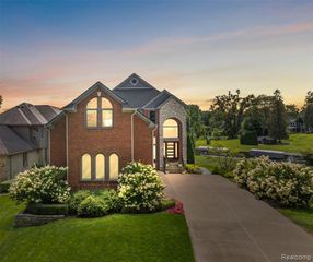 1600 Vanstone Drive, Commerce Twp, MI 48382
