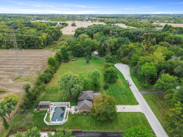 279 W Robbie Lane, Valparaiso, IN 46385