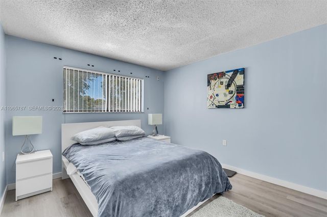 7060 NW 179th St 210, Hialeah, FL 33015