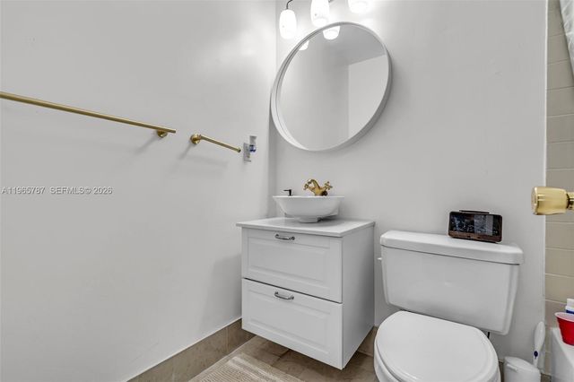 7060 NW 179th St 210, Hialeah, FL 33015