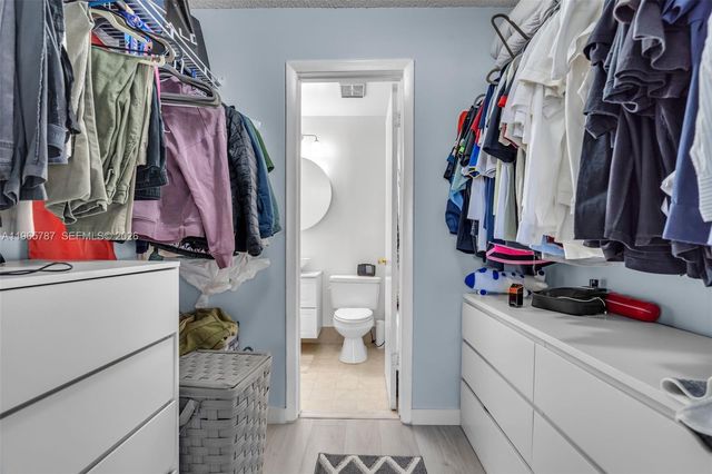 7060 NW 179th St 210, Hialeah, FL 33015