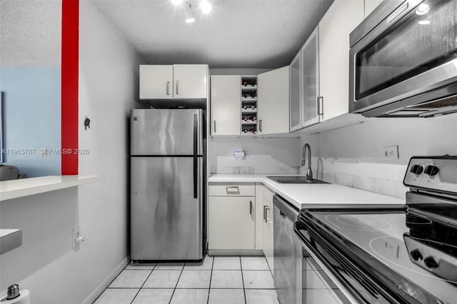 7060 NW 179th St 210, Hialeah, FL 33015