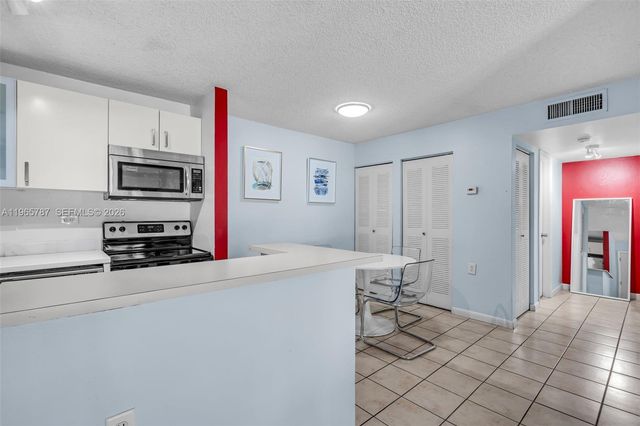 7060 NW 179th St 210, Hialeah, FL 33015