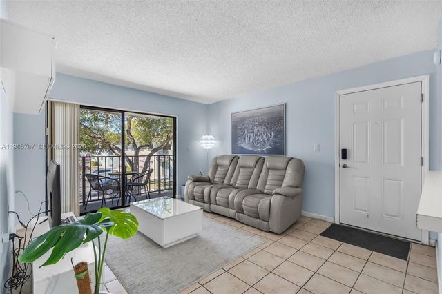 7060 NW 179th St 210, Hialeah, FL 33015