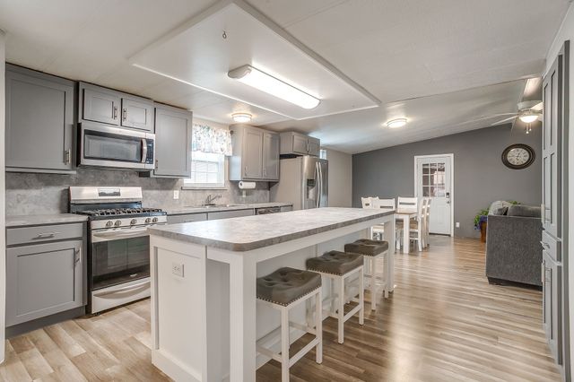 202 S Avenue C, Blum, TX 76627