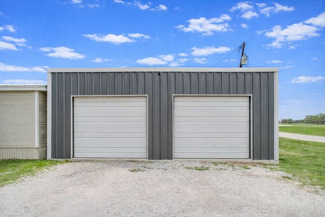 202 S Avenue C, Blum, TX 76627