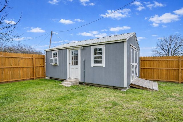 202 S Avenue C, Blum, TX 76627