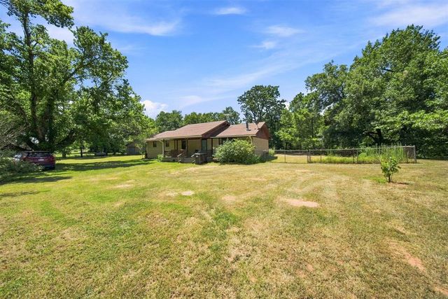 662 S Range Road, Mcloud, OK 74851